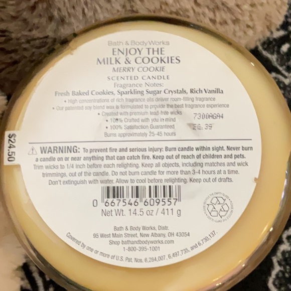 Bath and body works merry cookie candle - Picture 3 of 3